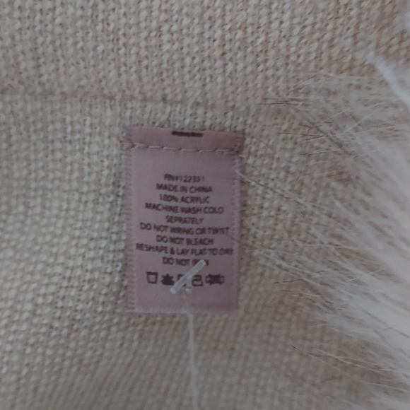 Cream Faux Fur Throw - Picture 10 of 10